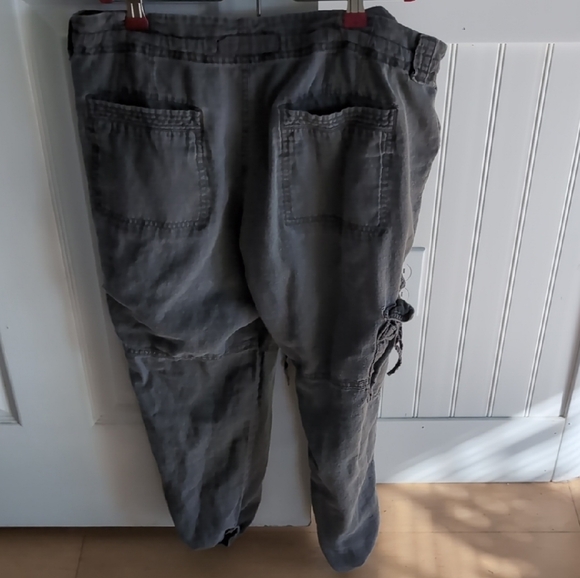 Old Navy Charcoal Cargo Pants for Women - Picture 4 of 5